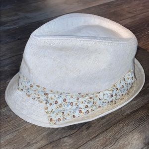 Women’s fashionable light hat